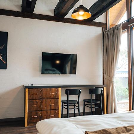 Nestville Apartments Hniezdne ภายนอก รูปภาพ