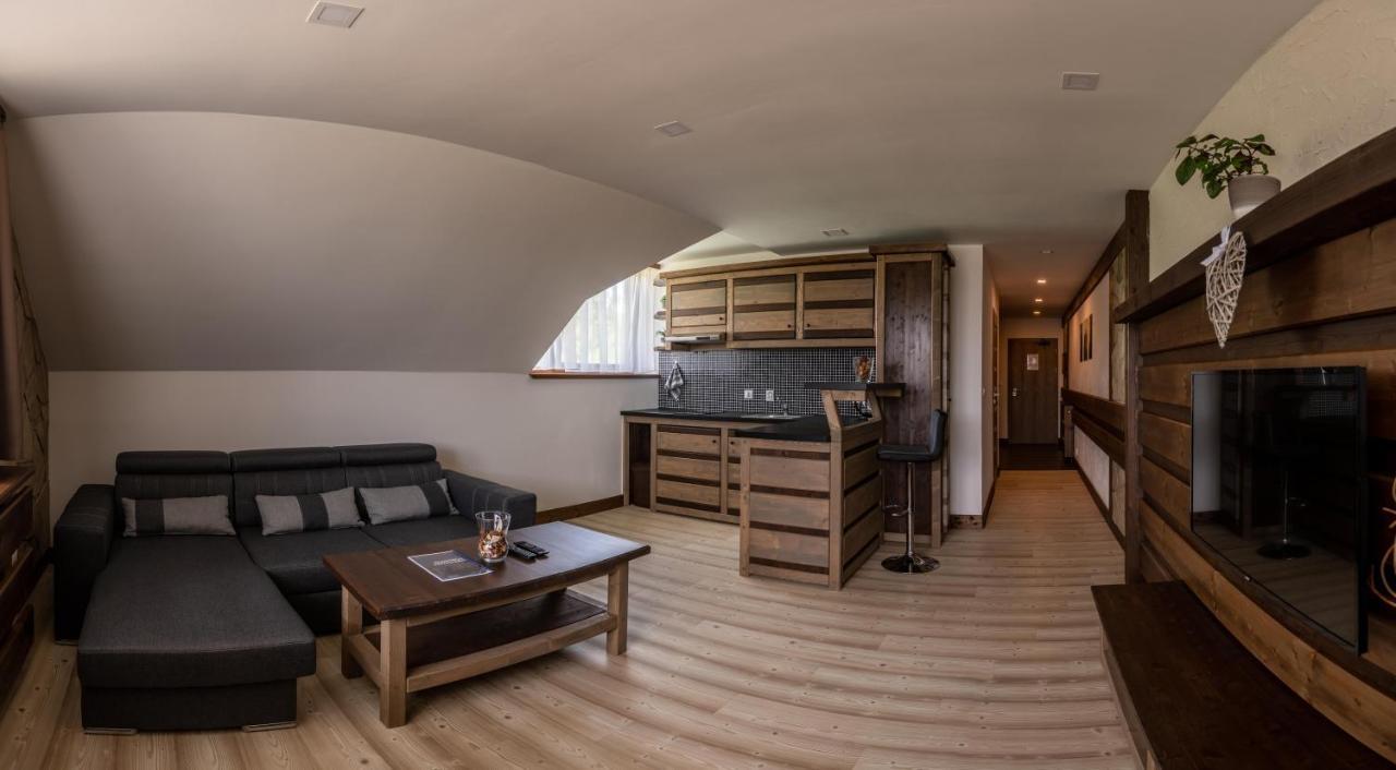 Nestville Apartments Hniezdne ภายนอก รูปภาพ