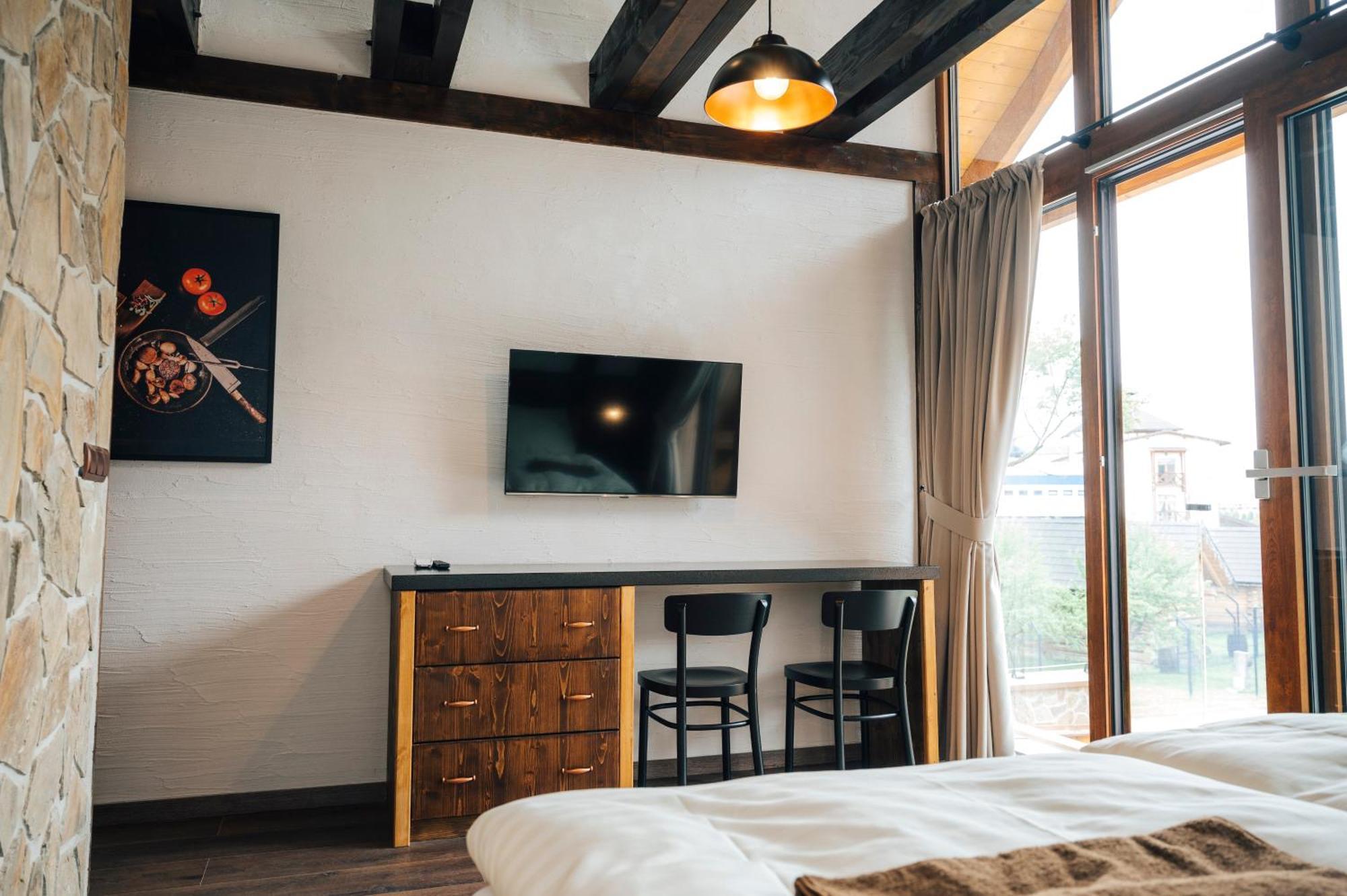 Nestville Apartments Hniezdne ภายนอก รูปภาพ