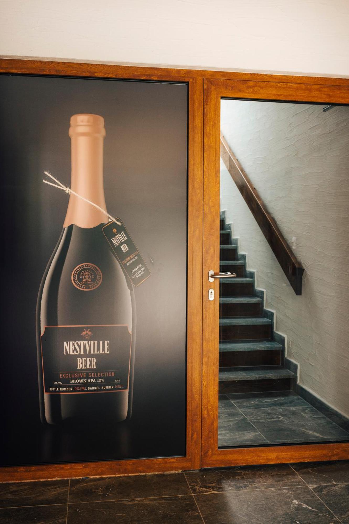 Nestville Apartments Hniezdne ภายนอก รูปภาพ
