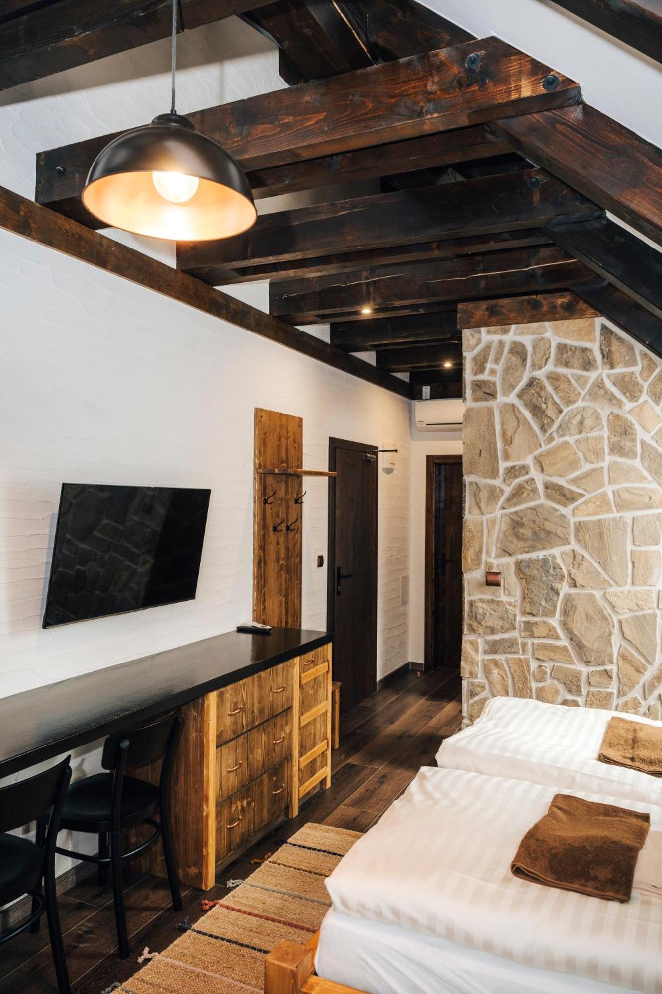 Nestville Apartments Hniezdne ภายนอก รูปภาพ